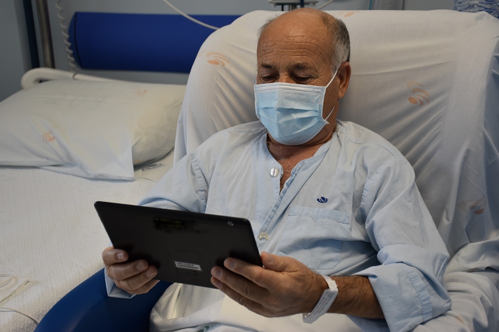 ULS do Nordeste implementa projeto  de visitas online para doentes internados