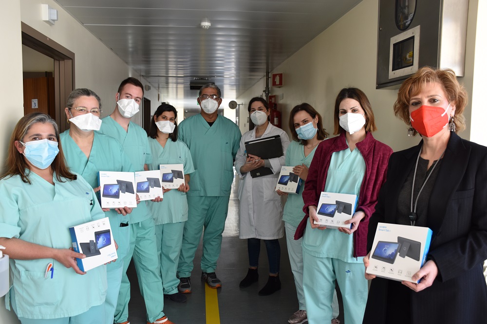 Doação de tablets à ULS do Nordeste aproxima doentes e familiares nos Cuidados Paliativos