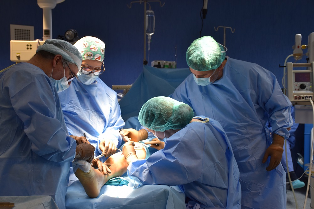 Cirurgia de Ortopedia com técnica inovadora realizada na ULS do Nordeste